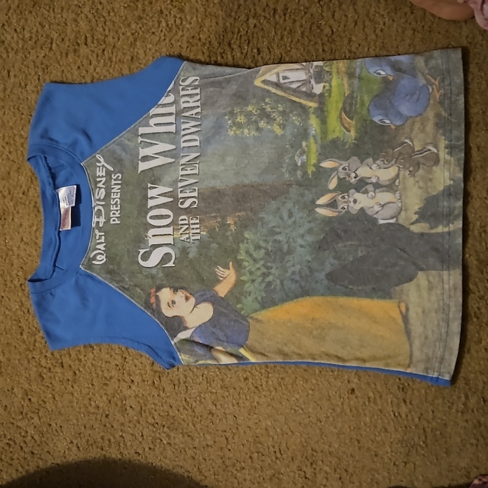 Disney Princess Sleepwear shirt  Medium Snow White and the Seven Dwarfs